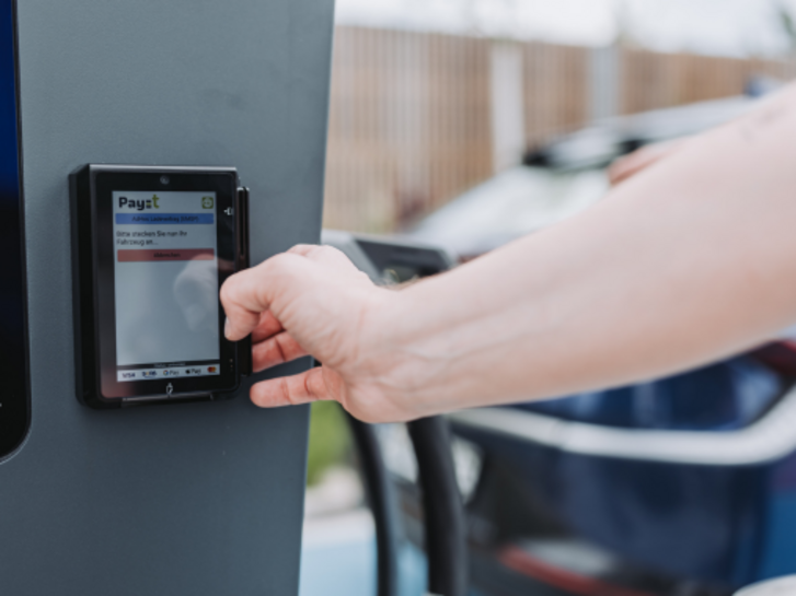 Mehr lesen zu „GLS Mobility und EWE Go statten 3.000 Schnellladepunkte mit Bezahlterminals aus“